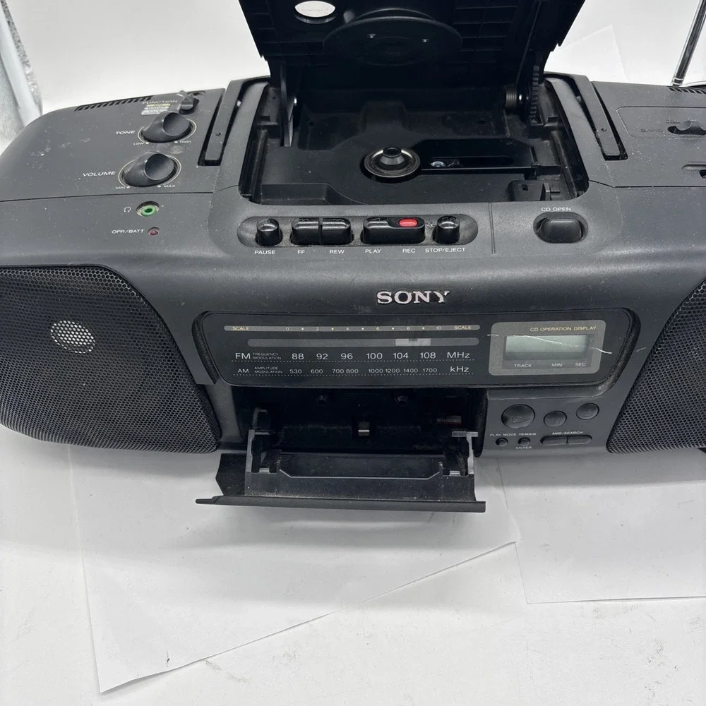 Sony CFD-10 CD  Player am fm radio boombox  Tape Needs Repair . Cd& Radio Work.
